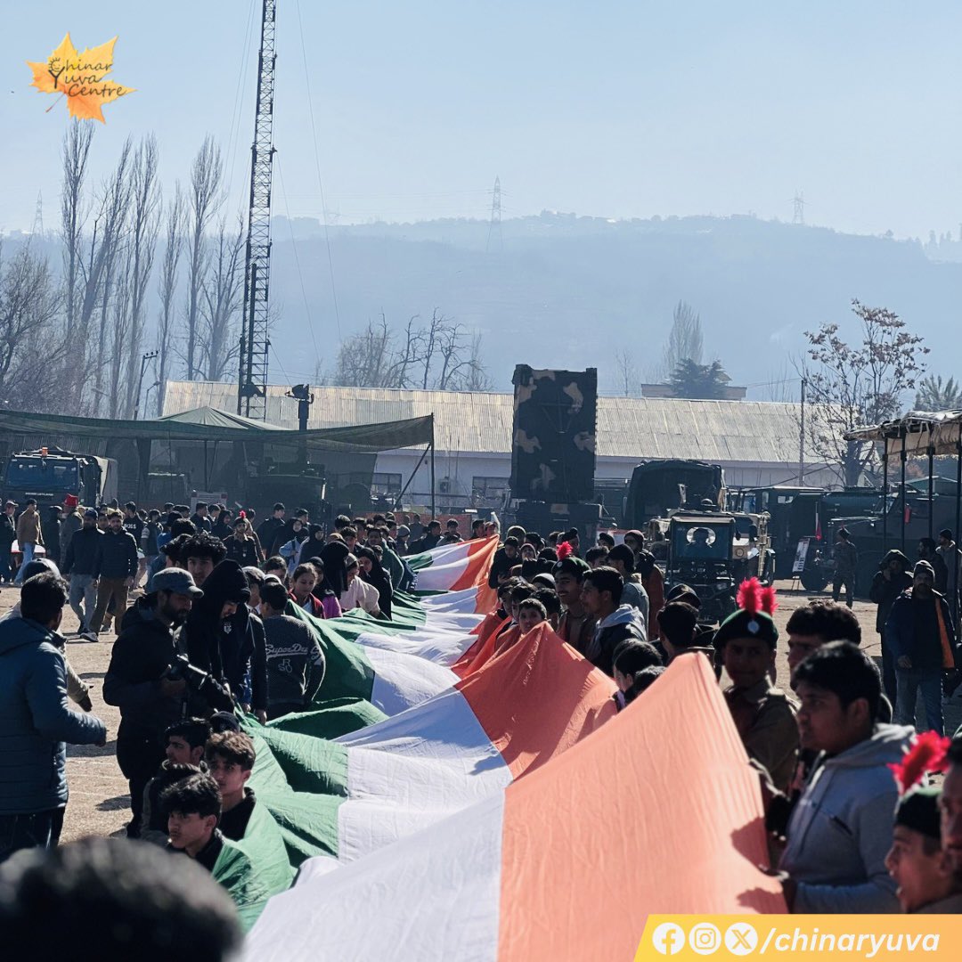 chinaryuva's tweet photo. Thread: 🇮🇳 A Day to Remember in Baramulla! 🇮🇳

1/ This Republic Day was more than just a celebration—it was a vibrant display of jashn-e-ekta and patriotism that brought together over 2400 proud hearts in Baramulla.

@adgpi @NorthernComd_IA @ChinarcorpsIA 

#KnowYourArmy https://t.co/d1H7lzD25d