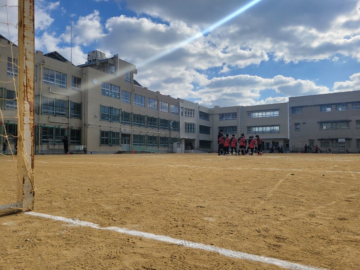本日は長男の試合⚽️
ハットトリック決めました✨

褒めちぎってあげました😆本当に彼なりに努力して、結果出してると思います。

明日は次男が試合‼️親が気合い入ってます😅
