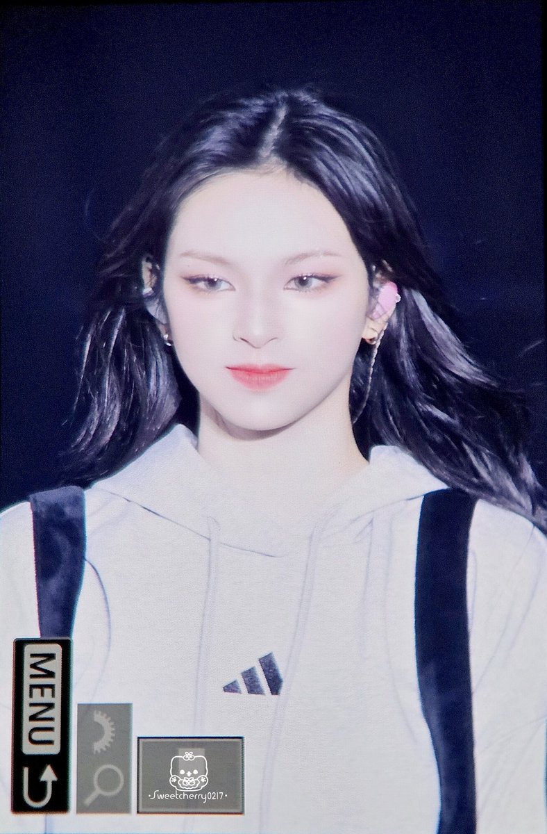Sweetcherr0217's tweet photo. 250125 서울콘서트

이렇게 이뻐요?

#BABYMONSTER #베이비몬스터 #치키타 #CHIQUITA https://t.co/RhV08R7AN7