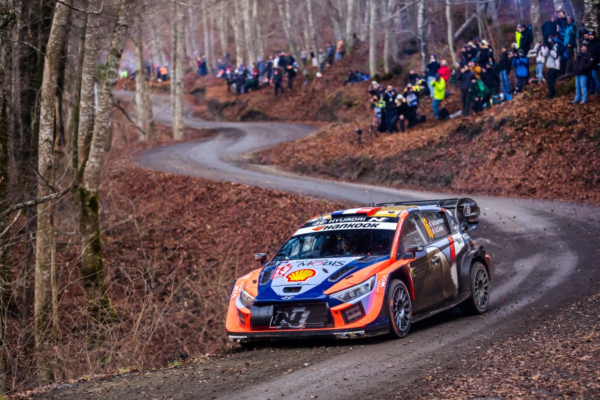 Yves_Matton's tweet photo. Tout reste à jouer au #RallyeMonteCarlo ! 

En attendant la boucle de l'après-midi, revivez l'ES11 dans les conditions du direct 👉 https://t.co/mf0zMoINwT https://t.co/8aiS1NfdlN
