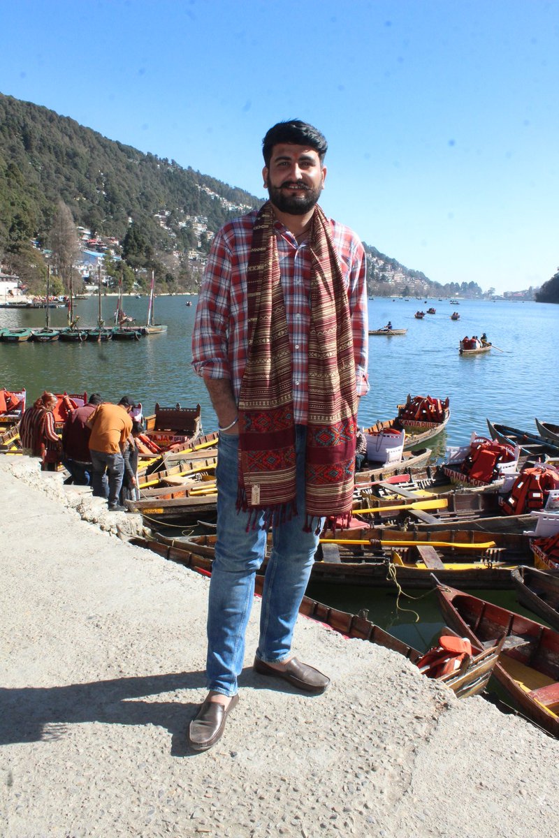 Sagarmehla29's tweet photo. "पहाड़ों के प्रति प्रेम, स्वयं के प्रति प्रेम है, क्योंकि केवल वही व्यक्ति जो एकांत को जानता है और जिसने इसका आनंद लेना सीख लिया है, वही सही मायने में पहाड़ों की सुंदरता को समझ सकता है।" 📍  Nainital Uttarakhand https://t.co/aNiJPs4CLh
