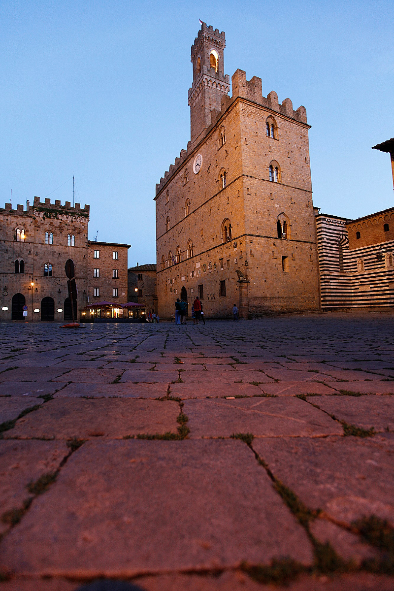 VisitTuscanyITA's tweet photo. A #Volterra puoi visitare il palazzo comunale più antico della #Toscana e salire in cima alla torre campanaria, da cui ammirare la città e le splendide campagne circostanti.
https://t.co/VT3eqIOIlN

ph. #valdelsa #valdicecina https://t.co/ORfON7kDOq