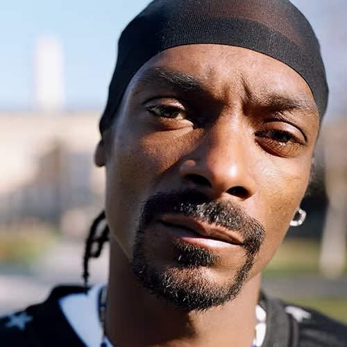 🚨Snoop Dogg calls out Trump supporters by saying, “F**k you.” 

"Donald Trump is a f--king weirdo. If you voted for him, I don't have no problem with that. But if you're still with him, f--k you." 

What’s your message to Snoop?