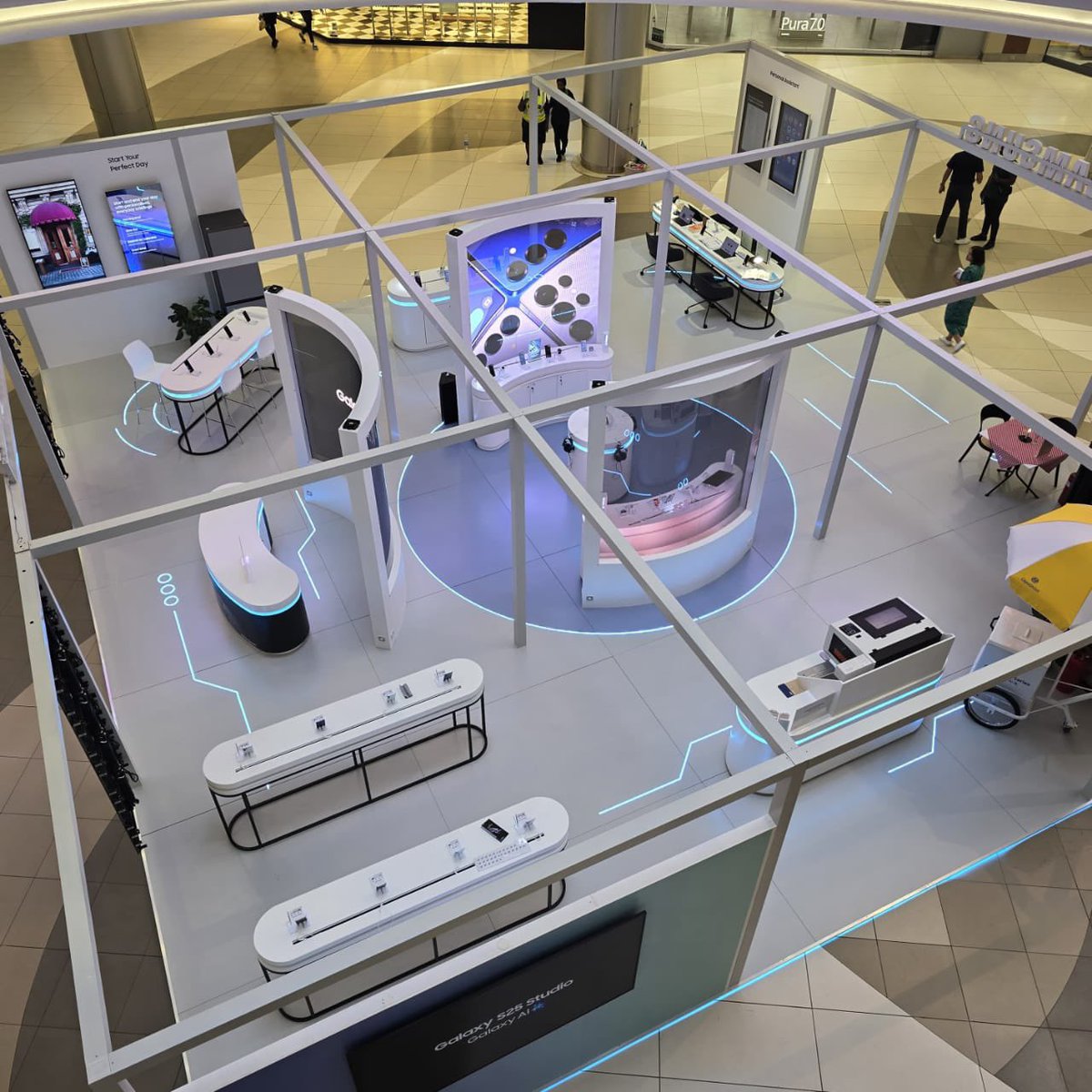 Its_JustIzzy's tweet photo. The @SamsungMobileSA studio in Sandton has amazing Anele there🥺🔥 View the latest Samsung technology #GalaxyUnpacked #GalaxyS25 #SamsungUnpacked https://t.co/GmdrJfhb9n