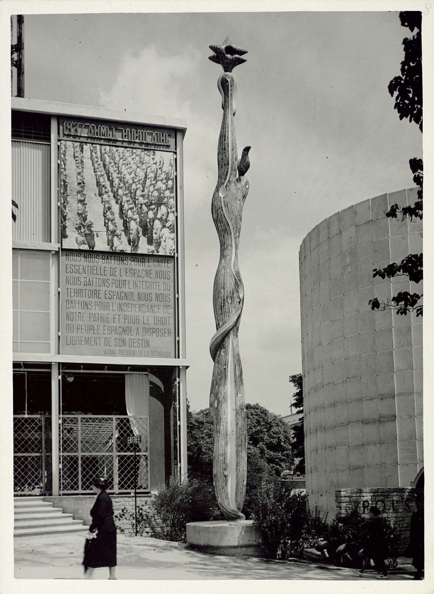 Acaba de publicarse en <a href="/AEArte_CSIC/">Archivo Español de Arte - CSIC</a> un artículo sobre el gran Alberto y su escultura 'El pueblo español tiene un camino que conduce a una estrella'. Llevaba muchísimo tiempo queriendo contar esta historia (desde que se colocó la réplica frente al <a href="/museoreinasofia/">Museo Reina Sofía</a> en 2001...)