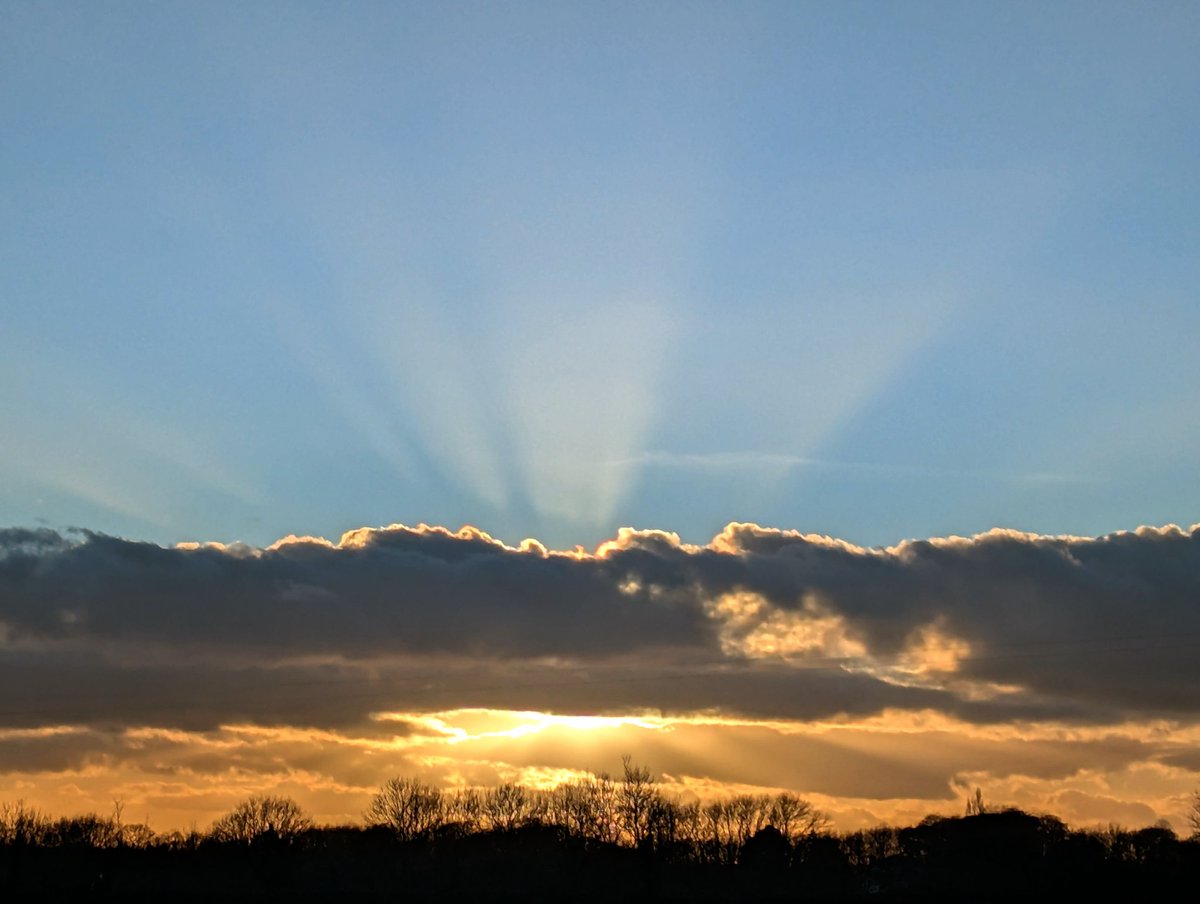 Stephen_Page's tweet photo. Never let down by a North Yorkshire sunset
#sunset
#northyorkshire
#weatherpic
@ThePhotoHour https://t.co/8PSbtZ8hKb