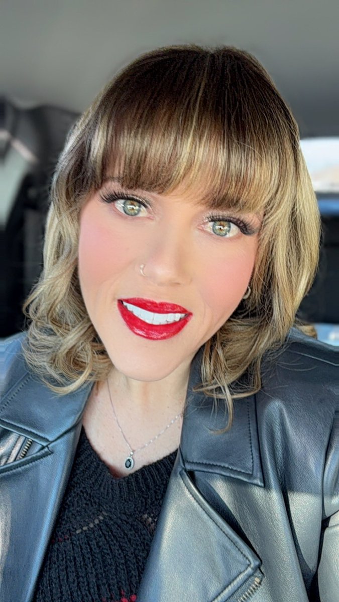 She posts a single picture, and ✨POOF✨ - just like that, you’re entire being shifts, pulling toward her. Grasping at every futile bit of strength you can muster to keep your raw desire at bay. But it isn’t enough, is it? It will NEVER be enough.
She is me, I am Her 👑