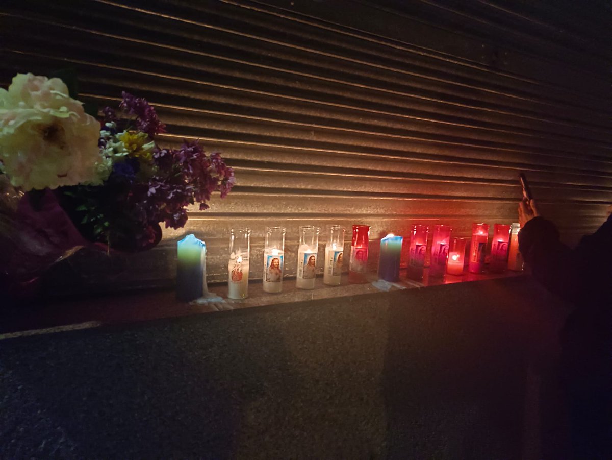 Ayer estuvimos apoyando la concentración que organizó el Centro de la Mujer de Torreagüera en repulsa del #AsesinatoMachista de la mujer murciana a manos de su externo cuando este estaba agrediendo a su hija.
#NiUnaMás
#NiUnaMenos
#BastaYa
#ViolenciasMachistas