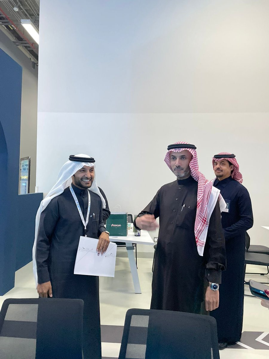 اللهم لك الحمد 🩵

بعد أسبوعين من العمل المتواصل والتعاون، فاز فريقنا BrightBand بالمركز الأول في مسار اقتصاديات المستقبل من هاكاثون #ملتقى_الابتكار، المقام في <a href="/IAU_KSA/">جامعة الإمام عبدالرحمن بن فيصل</a> 🥇💫

كانت تجربة استثنائية بكل تفاصيلها 🦾

شكرا لكل المشرفين والعاملين على تعاونكم وعطائكم اللامحدود 🙏🏻