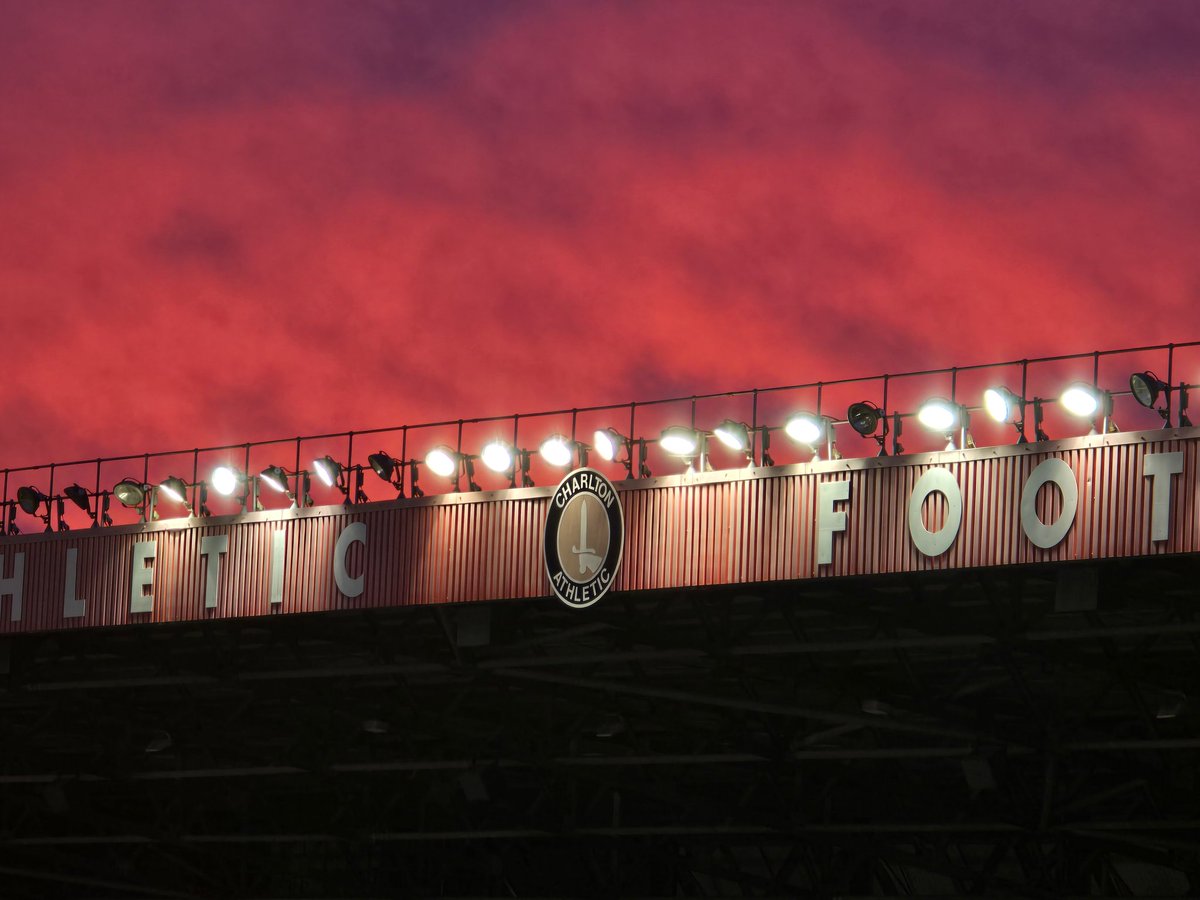 Red sky at night, Small's goals alight 🔥🔥🔥 <a href="/CAFCofficial/">Charlton Athletic FC</a> <a href="/EFL/">EFL</a> #COYA