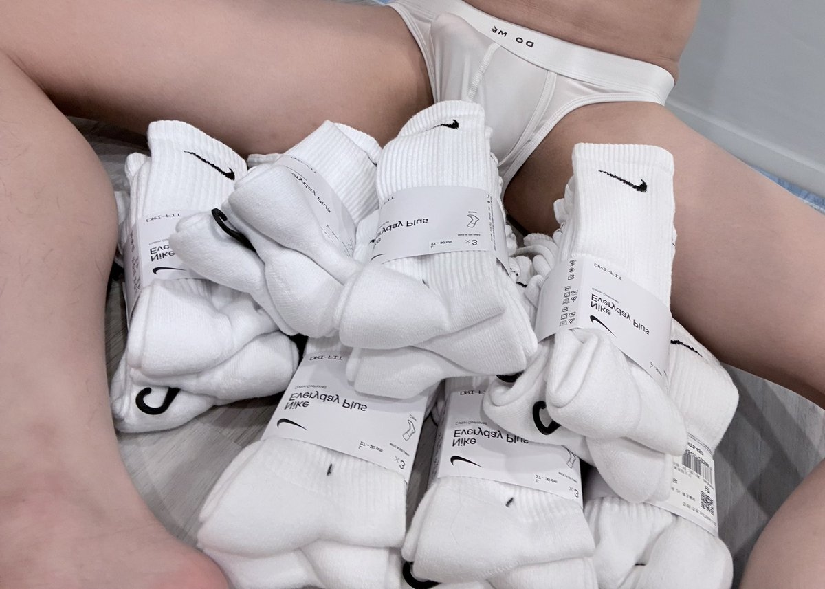 白襪終於到貨，有需要的私訊囉！

#everydayPlus 
#sx6888-100