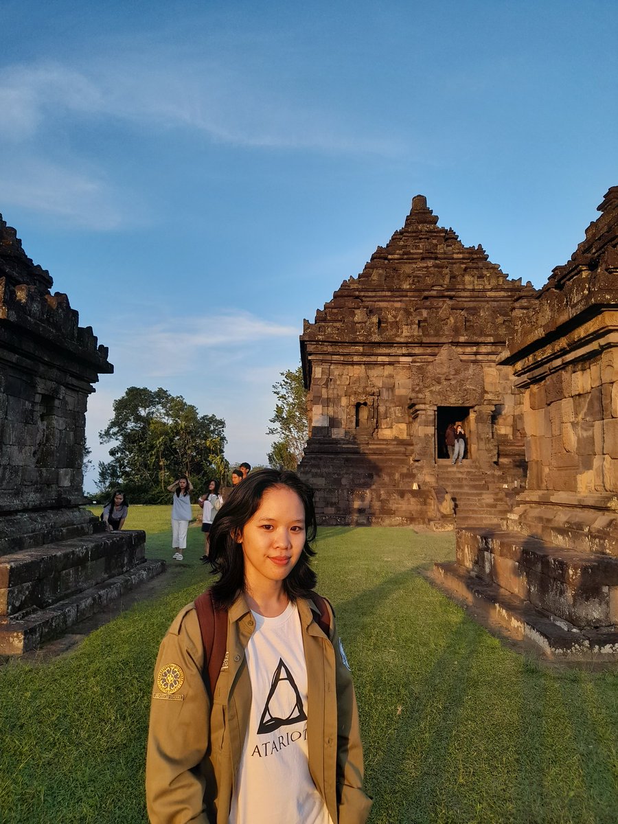 A Homo sapiens tweet media