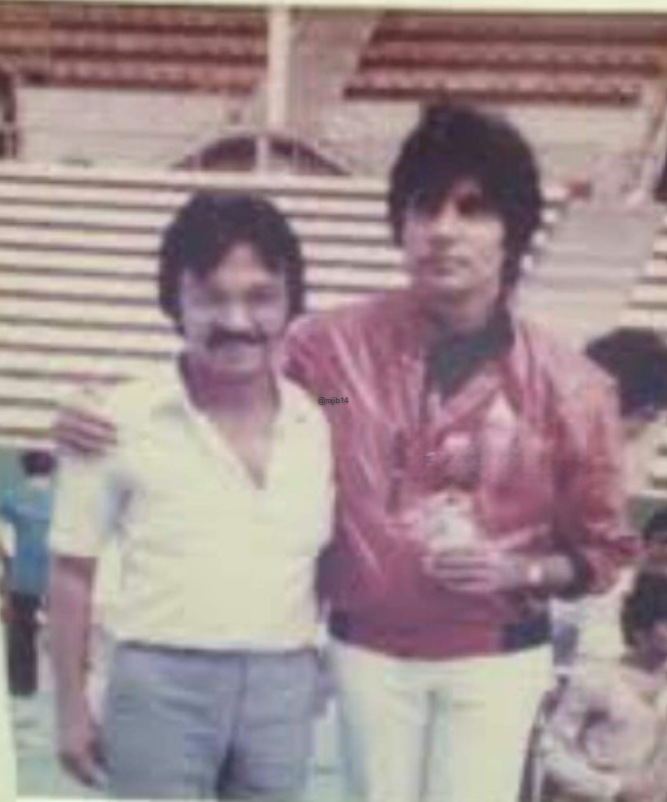 rajib14's tweet photo. @FRajMovies @manishm1942 @SrBachchan @juniorbachchan @Partho701 @DrAnilLoveAB @PravsAhuja19 @aspalod @ManishK89979565 @GangulySunetra @Rekha872838 @imnidhisingh_1 @joy_nair @ShubhadipMajum9 @xhobdo @AmanKum27059195 @EfvijayKumar @MaheshBSolanki4 @lmbackiran @RamaNan56576333 @ANURADHARAHEJA @JrYadav1409 @IsakMullani @ashoksingh68 @basu_pratik @amitdut71992686 @longliveyakuza @filmyaashiq @p1j @shiv_shetty1 @vittalbalaji @DilipThakur2007 @prashantkawadia @TathagataChatt2 @smmausaja @rajivvijayakar @GangulyAmitK #41YearsOfInquilaab Behind the camera "SARE BADAN PE" MEGASTAR #AmitabhBachchan #INQUILAAB
@shiv_shetty1 @ABFAIndia https://t.co/dVKkVpzyCt