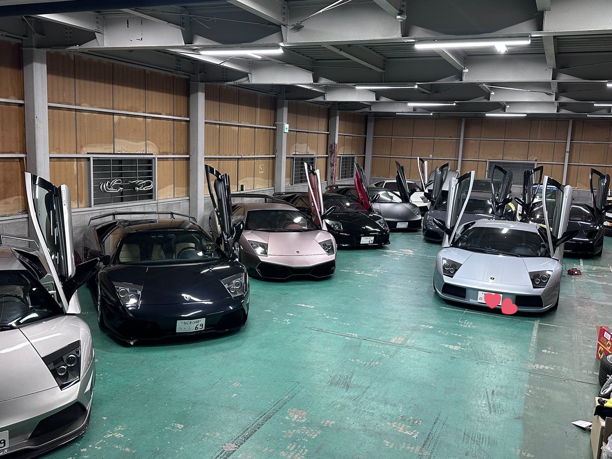porscheturbo81's tweet photo. 税⭕️署も半年調査きてたけど、クリーンすぎて言いがかりみたいな内容で重加算取りに来たけど俺はそんなに甘くない🥱

あとディアブロ2台
964ターボ
964RS
ファントムドロップヘッド
もってる https://t.co/B3NaVhnQ38