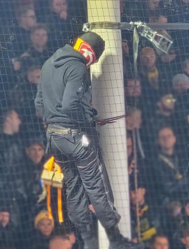 fussballmafiade's tweet photo. Geht hart. 

#FCESGD #sgd1953 
📸:  https://t.co/KSBZOzh0Nl https://t.co/dsO1MDvLS5