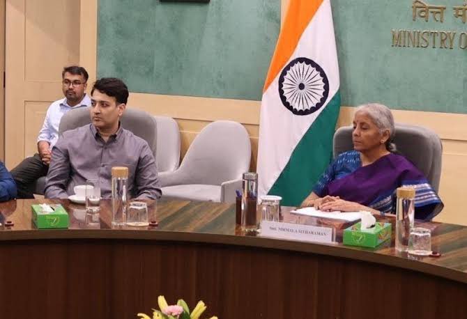 REDBOXINDIIA's tweet image. Pre budget meeting started with all the economic experts @rishibagree