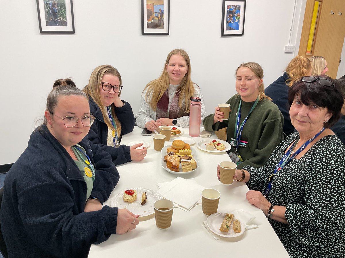 5ancarl0's tweet photo. A perfect way to end the week—afternoon tea ☕🍰 with the best team! A busy but rewarding week. Grateful for this incredible group! 🙌💙 #Teamwork @peareswood https://t.co/kl4XxcGJsc