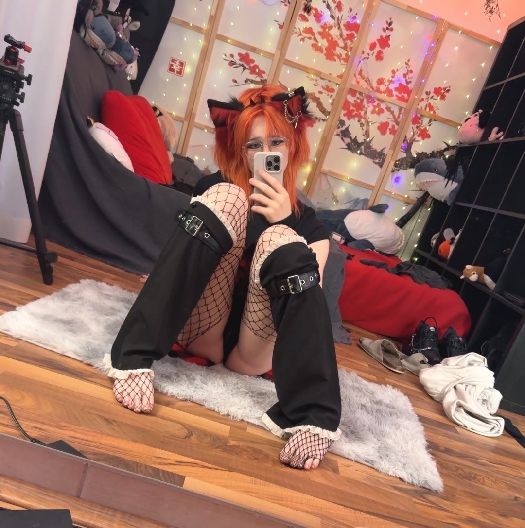 HamiHime_'s tweet image. *paws at u* rot in bed w me? &amp;gt;.&amp;lt;🦊