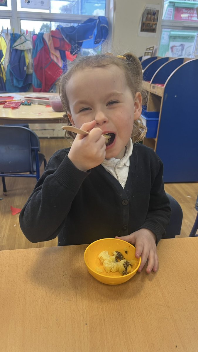 Miss Mackay & Primary 1 tweet media