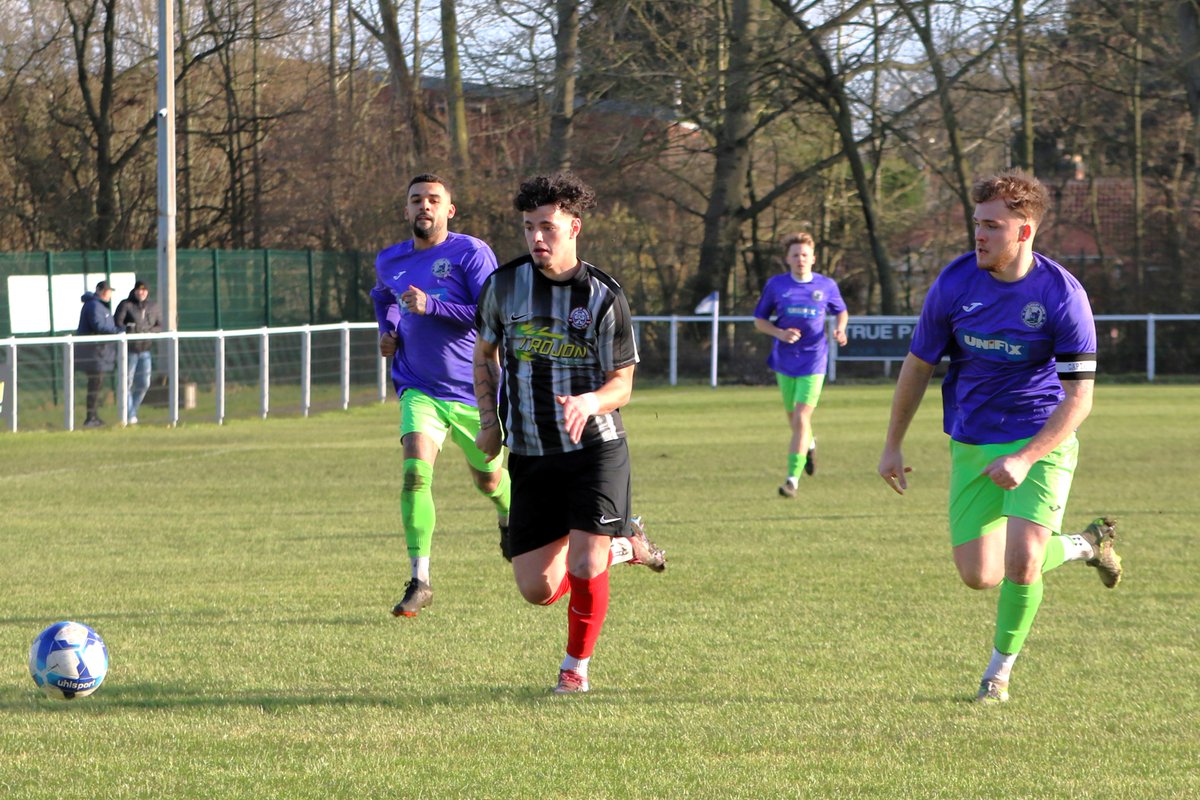 📷
action from this afternoon's Midland League encounter between Leicester St Andrews and Chelmsley Town.

<a href="/Standrewsbar/">Leicester St Andrews FC</a> <a href="/chelmsleytown/">Chelmsley Town FC 🏴󠁧󠁢󠁥󠁮󠁧󠁿</a> <a href="/MidlandLeague/">Capelli Sport Midland Football League</a> 

The plan is to have the full set of photos online this evening or if not, then tomorrow morning at the latest.

<a href="/joel_oliveira9/">Joel Oliveira</a>