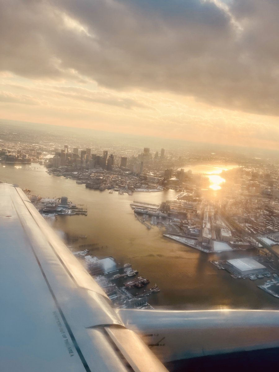 EmersonLotzia's tweet image. philly, we are inside you … about to mingle with eagles fans ahead of tomorrow’s NFC title game 👀 catch us LIVE on DK Network’s &apos;Pregame PowerUp&apos; tomorrow morning from 11-12 ET from outside the Linc 🫡