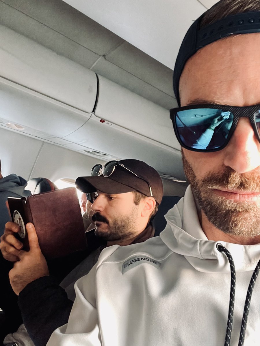 EmersonLotzia's tweet image. philly, we are inside you … about to mingle with eagles fans ahead of tomorrow’s NFC title game 👀 catch us LIVE on DK Network’s &apos;Pregame PowerUp&apos; tomorrow morning from 11-12 ET from outside the Linc 🫡