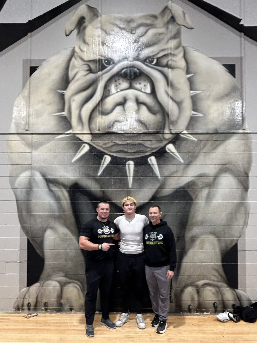 derekrshelby's tweet photo. The yearly picture with the BIG DAWG…
#SendTheDAWGS
#ChazakAmats https://t.co/lgW2bEuHKh