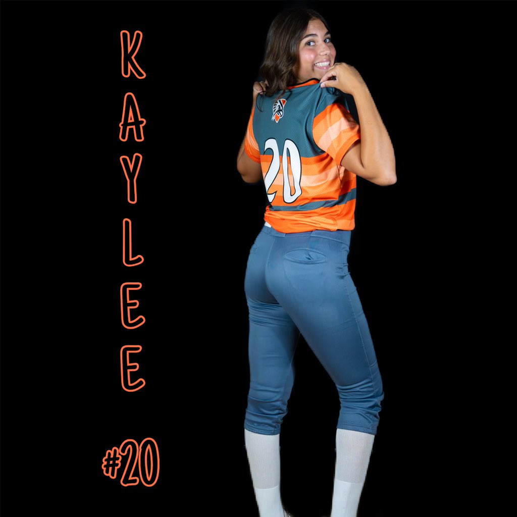🥎T-6 days🥎
Next up, sophomore Kaylee Moses OF from Georgetown, TX 

1. Fav food: Chick fil a 🐄
2. If you could be besties with anyone, who would it be: Tate McRae 🎙️
3. Fav movie: The Proposal 💍
4. Something you can’t live without: Drizzilicious Birthday Cake Bites 🎂
