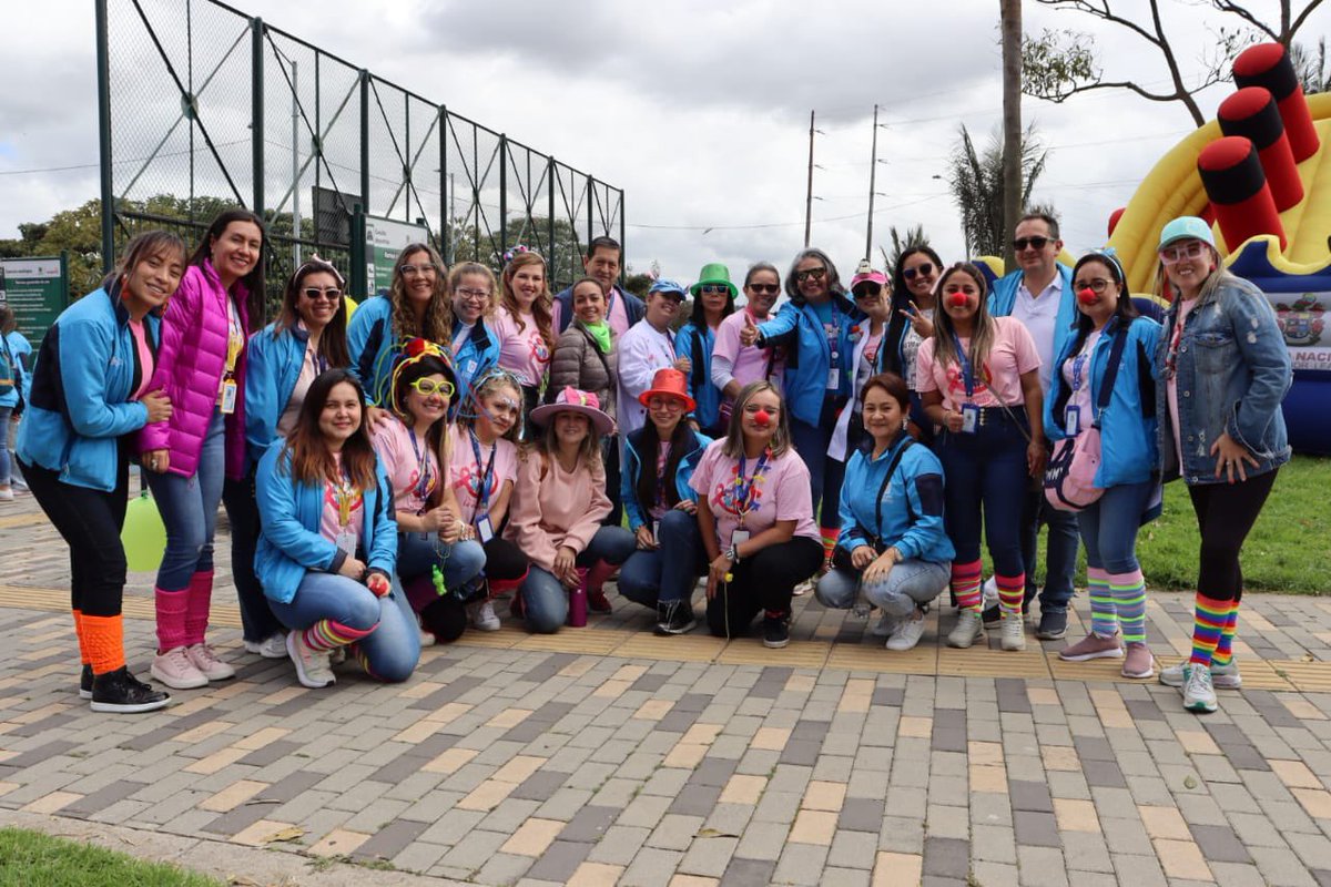 SubRedNorte's tweet photo. 🗣️La Gestora Social de Bogotá Carolina Deik estuvo presente en el Parque vecinal Juan Amarillo invitando a todas las familias a completar su esquema de vacunación 💉🐮
#VacúnateYSéUnVacán https://t.co/kXyzzTHByx
