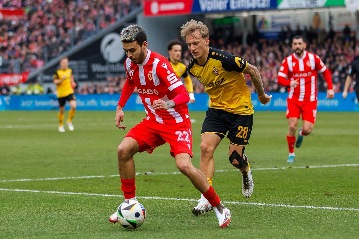 Nur_Energie's tweet photo. Es war ein tolles Spiel, in dem fast alles gepasst hat. Zwei Punkte mehr wären sicher schön gewesen, aber so ist es manchmal. Zum Spielbericht des packenden Derbys geht es hier. 👉🏻https://t.co/aQbxcmtq9A #WIR #FCESGD https://t.co/UlFe7VADN4