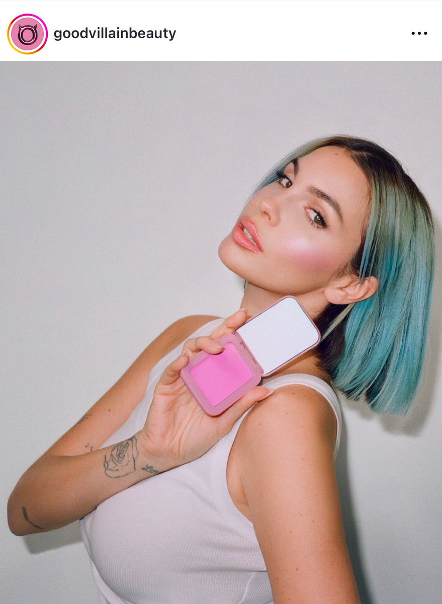 Vale_Rici's tweet photo. Ma abbiamo davvero bisogno di tutti questi beauty brand delle celebrities? https://t.co/ssPTv2pRlK