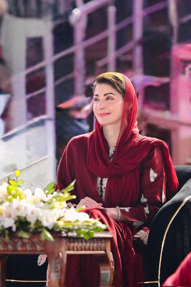 MuhammadMu13397's tweet photo. ہر گلی ہر کوچے کوچے سے ایک ہی اواز مریم نواز مریم نواز 
@MaryamNSharif @Hassandude7 @BilalAKayani @rabiatahir786 @zahrabilall @ZahoorBaig71 https://t.co/PEIAwOxVNq