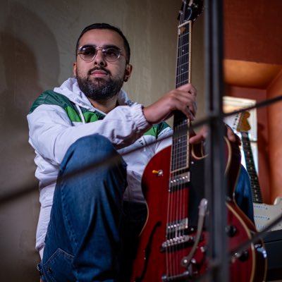 ManuelLMMenezes's tweet photo. New chapter!
Visit L:

https://t.co/GrbrtimkaF

to book your first guitar lesson with a professional musician! 

🎸😃🎶🙌 https://t.co/ydfF3mAJ4h