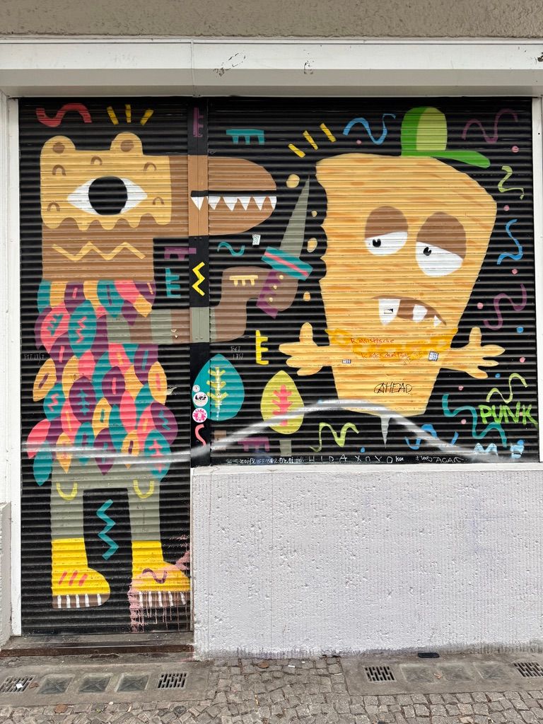 A Döner Kebab spit being held up at knifepoint by a ... giraffe? WTF is that? #berlin #streetart