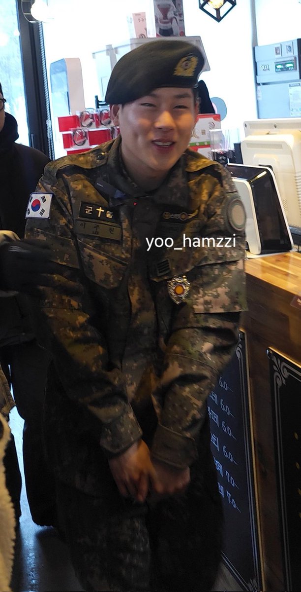 monbebgrl's tweet photo. ㅋㅋㅋㅋㅋㅋㅋ쑥스 입 ㅜ ㅜ https://t.co/wpxnn4AWrG