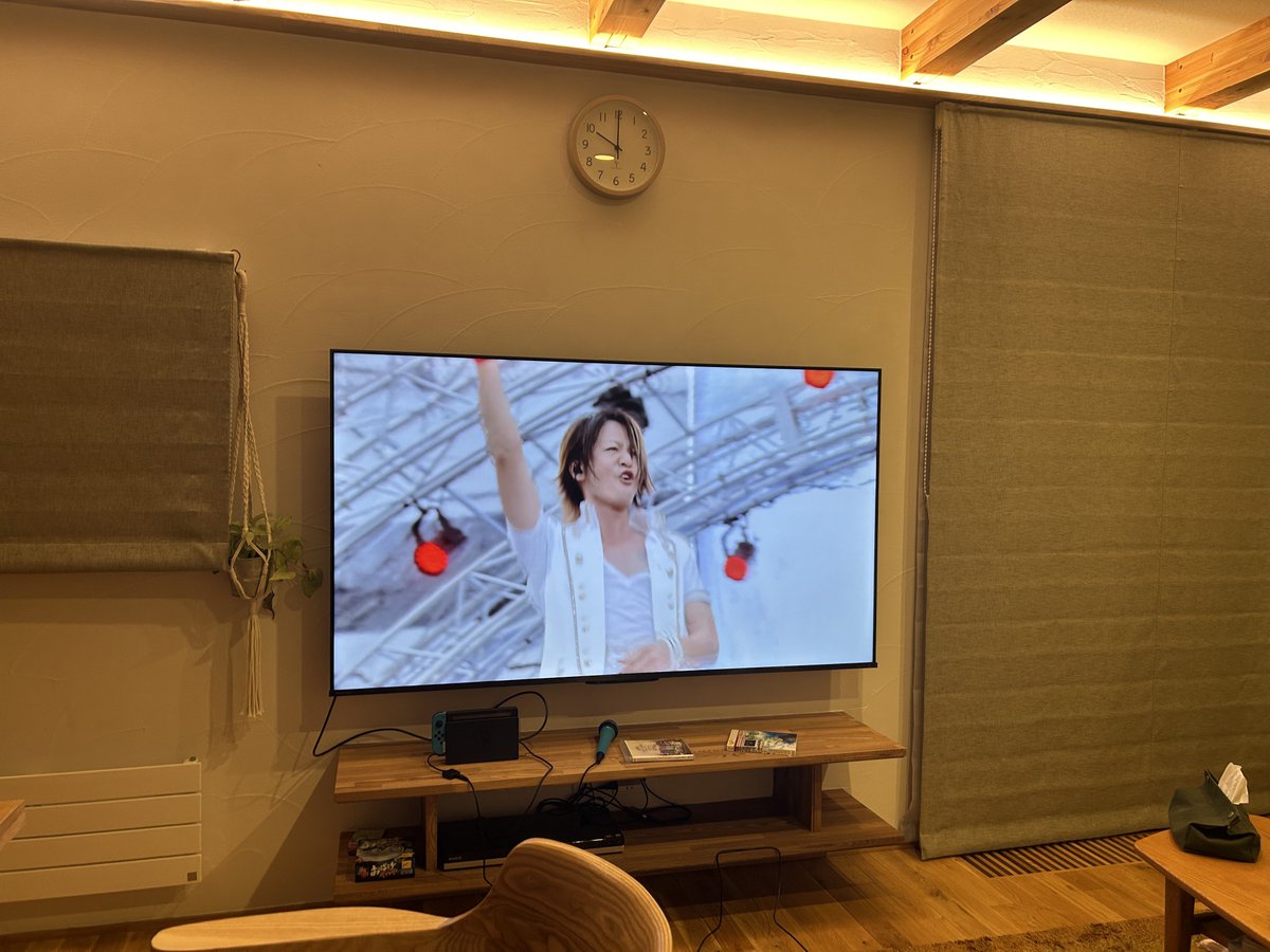 na_0106's tweet photo. GLAY LIVE→Switchカラオケ→GLAY LIVEのムーブ最高
千ノナイフガ胸ヲ刺ス https://t.co/jXC3PY6EHH