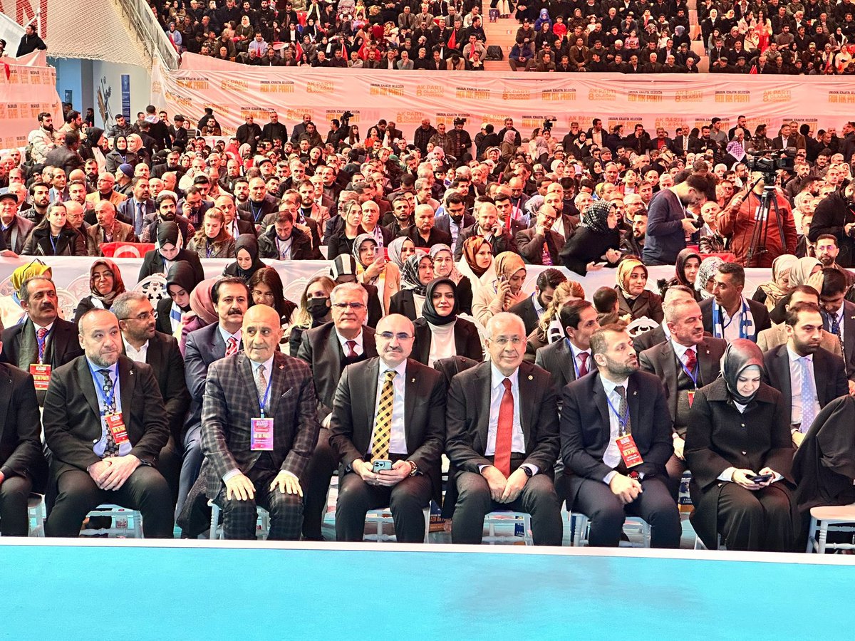 📍Van 

Cumhurbaşkanımız ve Genel Başkanımız <a href="/RTErdogan/">Recep Tayyip Erdoğan</a> ’ın teşrifleriyle Ak Parti 8.Olağan Van İl Kongremizi vatandaşlarımızın yoğun katılımlarıyla gerçekleştirdik.
 
Görevi devreden Sn. Emre Güray  ve yönetimine bu güne  kadar partimize verdiği emeklerden dolayı teşekkür