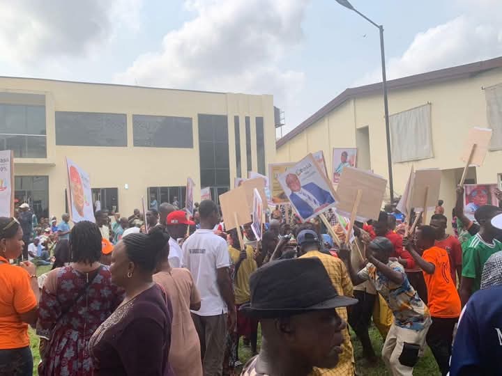 LAGOSEYENEWS's tweet photo. Former Speaker @lshaofficial
@mudashiru_obasa says
"I was Speaker for 10 years, if Iโm no longer wanted, from Allah we come and to him, we shall return but you cannot impeach a speaker with a fake mace.โ
Telegram Adeleke Naira Hilda #Agbo #Chelsea #rinu #BBB25 #dipo #Oscars https://t.co/XwYWX6D7ii