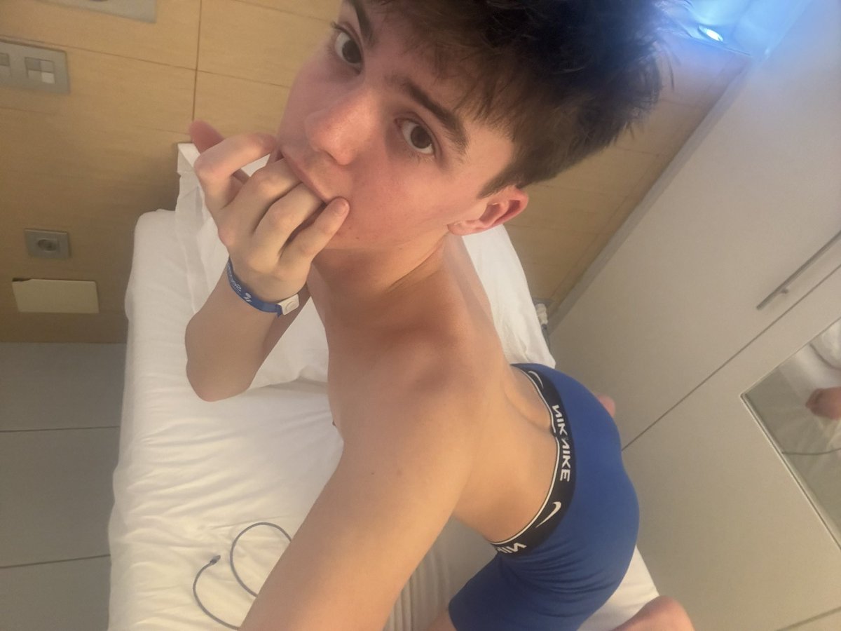 levygoth's tweet photo. come get behind me x https://t.co/jDdbKqT8MN