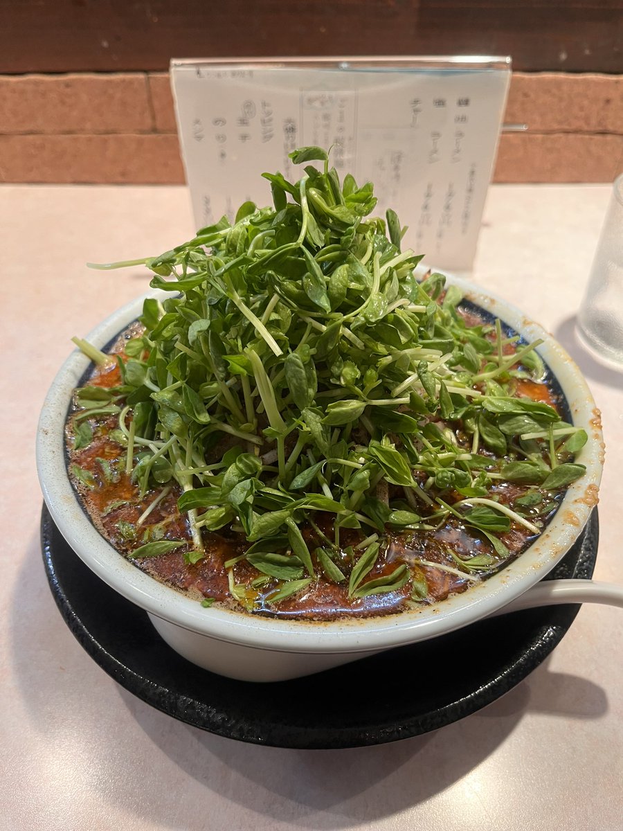 MeshiWarabi's tweet photo. 西日暮里【神名備】
久々の投稿です！
ラーメンを食べて泣いたのは初めてかも知れない🥹
美味しいのはもちろんだけど、ものすごい愛情を感じて震えた。
1杯2530円の高級ラーメンだけど、その価値を感じた✨

#神名備 
#ラーメン https://t.co/8dWmS1PlEE