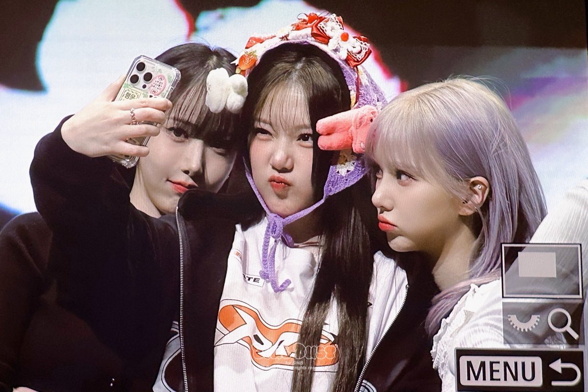 bluedust_sb's tweet photo. 240125 🐱🐥🐰

#비비지 #VIVIZ #여자친구 #GFRIEND #신비 #SINB https://t.co/R0VIUvp1vT