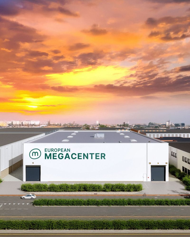 We are opening our first European Megacenter! 🏗️

It's huge: 25.000 cubic meter of space for storage, fulfilment and first in-house production. We are doubling down on the company's growth and opportunities.

Since starting <a href="/MondayMerch/">Monday Merch</a>  2.5 years ago, we went from:

- July, 2022