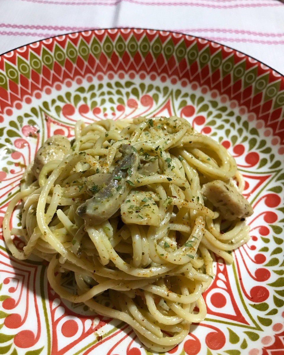 foodamnph's tweet photo. Weekend dinner with simple Chicken Pesto Pasta recipe.
With mushroom, sprinkled with parsley & cajun.
#chickenpestopasta
#foodamnphilippineshomecooked #foodamnphilippines #foodamnph #foodamnphilippinesrecipe
#lutongbahay #villenaskitchen #asianfood #filipinorecipes https://t.co/CZuhTUpLmq