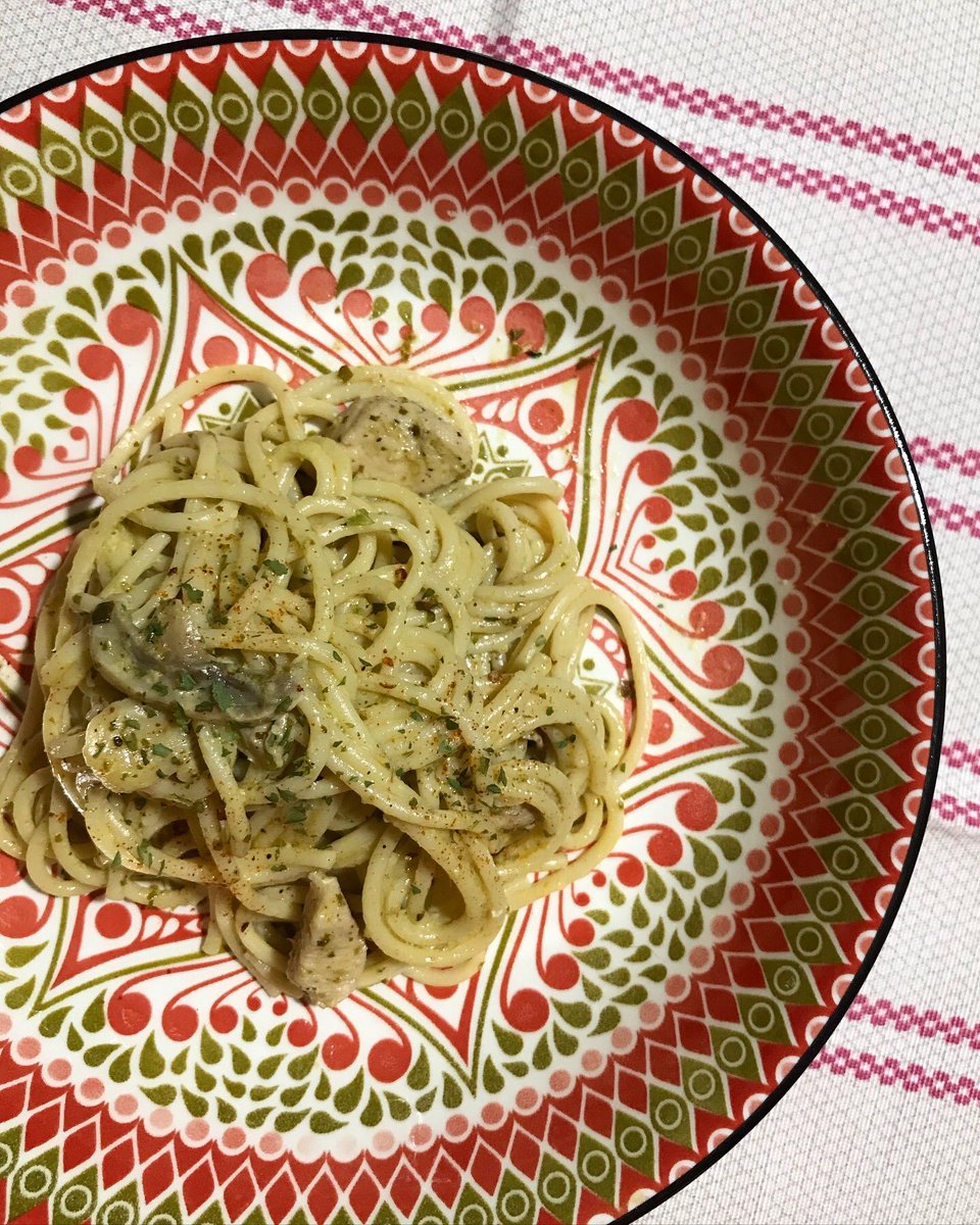 foodamnph's tweet photo. Weekend dinner with simple Chicken Pesto Pasta recipe.
With mushroom, sprinkled with parsley & cajun.
#chickenpestopasta
#foodamnphilippineshomecooked #foodamnphilippines #foodamnph #foodamnphilippinesrecipe
#lutongbahay #villenaskitchen #asianfood #filipinorecipes https://t.co/CZuhTUpLmq