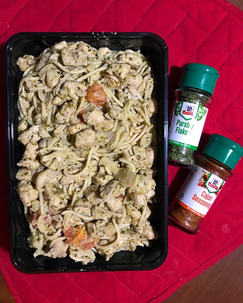 foodamnph's tweet photo. Weekend dinner with simple Chicken Pesto Pasta recipe.
With mushroom, sprinkled with parsley & cajun.
#chickenpestopasta
#foodamnphilippineshomecooked #foodamnphilippines #foodamnph #foodamnphilippinesrecipe
#lutongbahay #villenaskitchen #asianfood #filipinorecipes https://t.co/CZuhTUpLmq