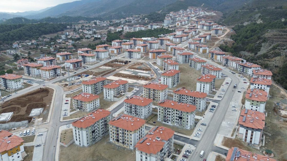 ogzhn_uyg's tweet photo. Ülkeye, insanlığa,Teknolojiye faydalı olmada BAYKAR gibi ol!

▪️Baykar'ın Hatay'da inşa ettiği 19 blok 352 konuttan oluşan deprem konutları, afetzede ailelere teslim edildi. @BaykarTech https://t.co/JQGhlFWQ8p