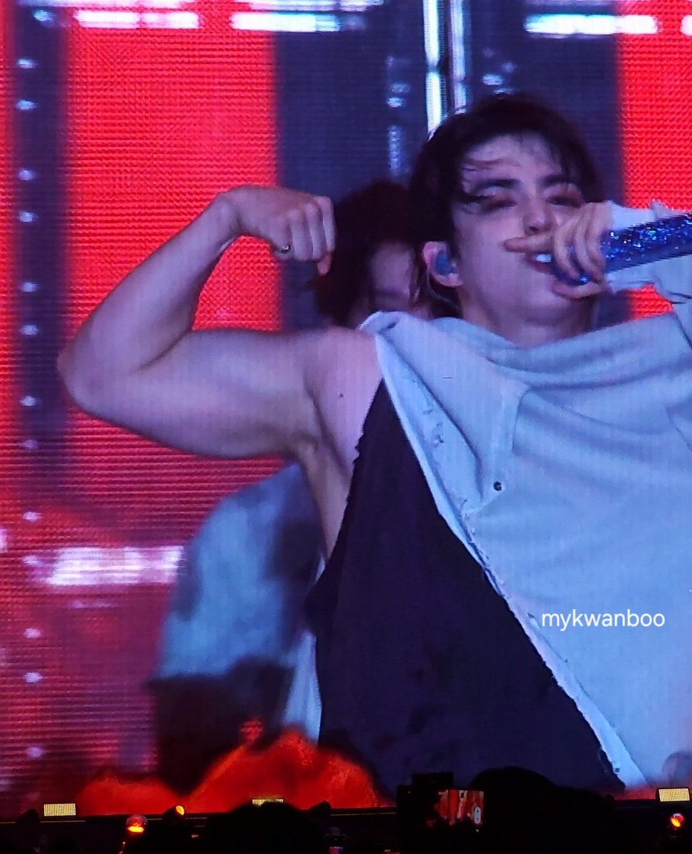 sounds_of_cheol's tweet photo. CHEOL ARMS = CHARMS https://t.co/mNKF9QlDlD