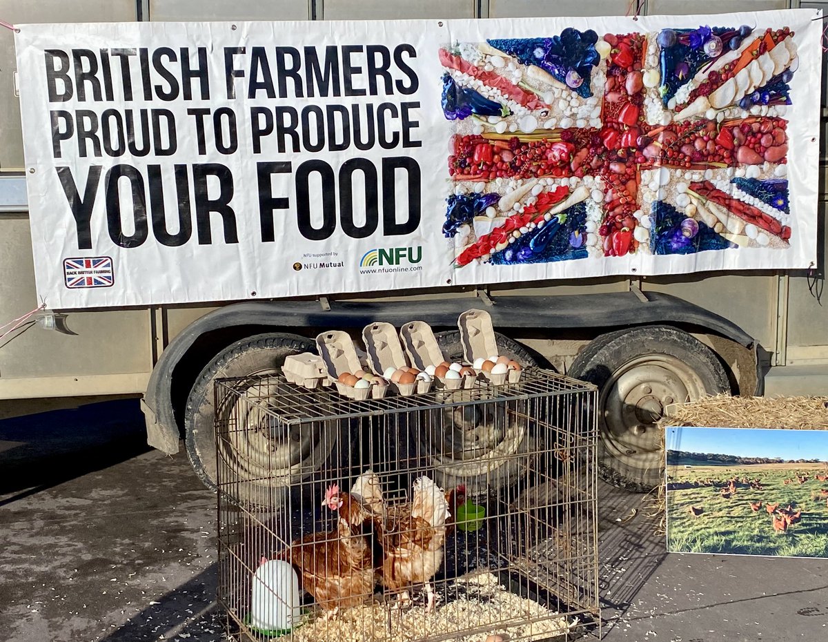 CrossEyedPiano's tweet photo. Good to talk to local farmers  in Weymouth, Dorset, today @NoFarmsNoFoods @NFUDorset @NFUtweets 🚜🚜🚜 https://t.co/V388WkDqne