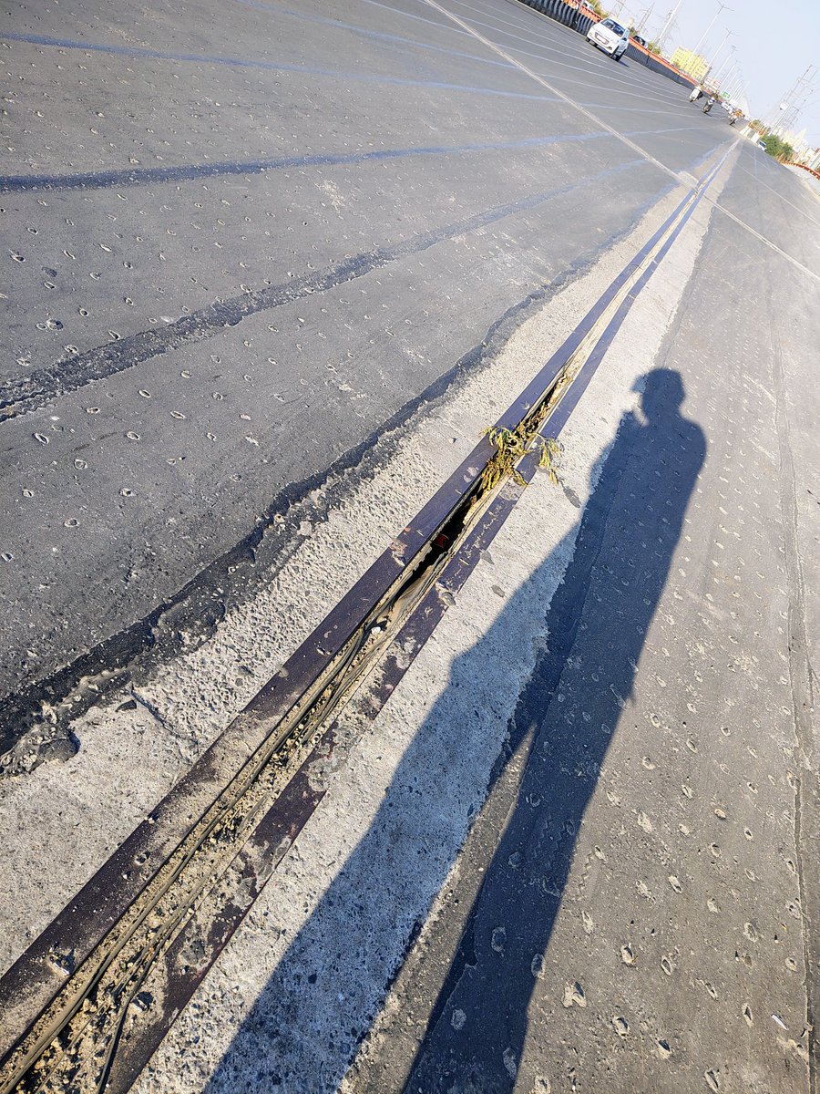 cheetafy's tweet photo. Urgent need for infrastructure fix! 

Just witnessed a bike accident in Noida where a motorcycle tyre got stuck in 
the metal frame, causing the rider to lose balance &amp; fall causing injuries. @noida_authority @CeoNoida @Noidatraffic  please take immediate action! https://t.co/hImjWPNiGi