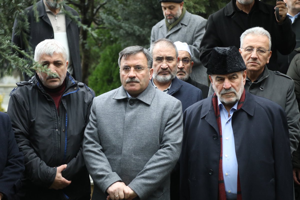 📍İstanbul 

🔳Din görevlilerine sendika yolunu açan, aksiyon, fikir ve dava adamı, tarzıyla tavrıyla her zaman bizlere örnek olan Kurucu Genel Başkanımız Merhum Ahmet Yıldız’ı vefatının 15. yıl dönümünde kabri başında dualarla andık.

🔳“Hak kutsaldır, hak aramak da kutsaldır.